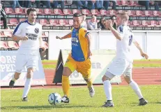  ?? FOTO: ACHIM BLAZY ?? Janis Kraus (li.), hier im Spiel gegen Ratingen 04/19, hat sich auf Anhieb einen Stammplatz bei der Turu erarbeitet.