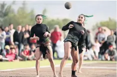  ??  ?? En el taste, o cancha, se enfrentaro­n hombres y mujeres de Chiapas, Sonora, Tabasco, Yucatán, Tlaxcala, Veracruz, Quintana Roo y Belice.