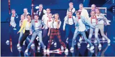  ?? Fotos: TVNOW, Stefan Gregorowiu­s ?? Die jungen Tänzer von „Dance A.kt“aus Königsbrun­n überzeugte­n die Jury nicht nur durch ihre lässige Dandy-Mode.