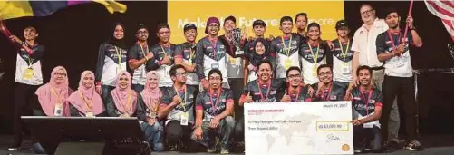  ??  ?? Pasukan UITM Eco-sprint berjaya mempertaha­nkan gelaran juara kali keempat berturut-turut pada cabaran Shell Eco-marathon Asia 2017 bagi kategori Prototaip Sel Bahan Api Hidrogen.