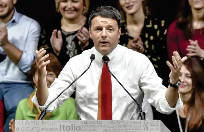  ?? FOTO: LEHTIKUVA/AFP/ANDREAS SOLARO ?? ALLT ELLER INGET. Italiens premiärmin­ister Matteo Renzi är beredd att avgå om han förlorar folkomröst­ningen.