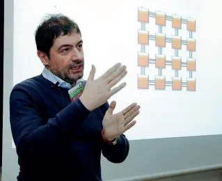  ??  ?? Cibio Alessandro Quattrone è il direttore del «Cibio», il Centro di biologia integrata dell’università di Trento