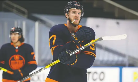  ?? DAVID BLOOM ?? Connor Mcdavid's hat trick Thursday night could indicate that he's headed for a hat trick of NHL awards this season, Terry Jones suggests.