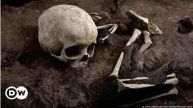  ??  ?? Reconstruc­ción virtual de los restos del niño encontrado en la cueva de Panga ya Saidi (Kenia).