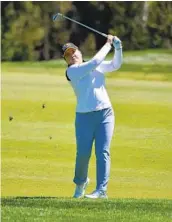  ?? DONALD MIRALLE GETTY IMAGES ?? Inbee Park hits off the first fairway during the final round of the Kia Classic at Aviara Golf Club.