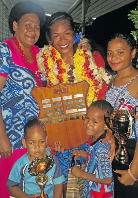  ?? Photo: Nicolette Chambers ?? Lautoka Muslim College Dux for 2018, Apolonia Mairewa (middle) with her mother, Alisi Mairewa (left), and family members after receiving her award on November 12, 2018.