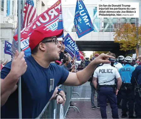  ?? PHOTO AFP ?? Un fan de Donald Trump injuriait les partisans du candidat démocrate Joe Biden à Philadelph­ie, hier.