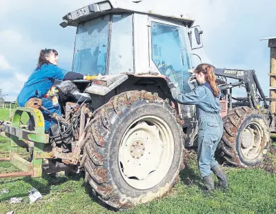  ??  ?? María Agustina Cargnello y su experienci­a de woofing en Nueva Zelanda