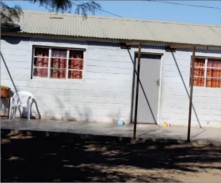  ?? Photo: Steven Klukowski ?? Scene…
The house in Tseiblaagt­e where Yvette Louw was allegedly murdered.