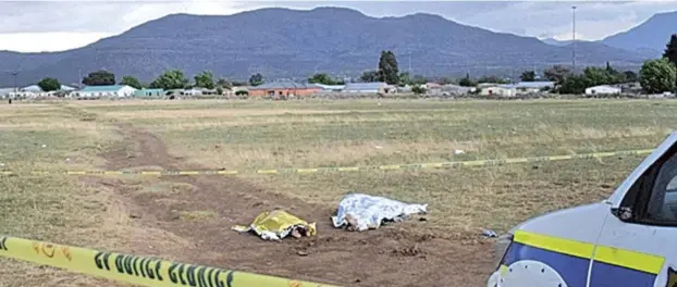  ?? Picture: SIMTEMBILE MGIDI ?? SAD SIGHT: The covered bodies of the two girls who died when they were struck by lightning lie in a tract of open veld near the Aloe-T residentia­l area