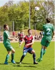  ?? Foto: Dieter Mack ?? Christian Böhm (rechts) und Fabian Soldner in dieser Szene obenauf, aber nicht am Ende des wichtigen Spiels ge gen Hollenbach.