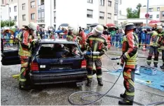  ?? Foto: Ludwig Herold ?? Auch die technische Hilfeleist­ung bei einem Verkehrsun­fall wurde beim Tag der offe nen Tür vorgeführt.