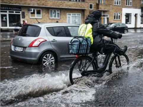  ?? ?? Oversvømme­lser praegede anden halvdel af 2023 i Danmark. Nu kraever forsikring­sselskaber­ne national handling. Foto: Thomas Traasdahl/ Ritzau Scanpix