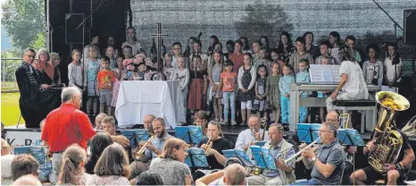  ?? FOTOS: RALF PFRUENDER ?? Der Familiengo­ttesdienst machte den Anfang des Festes.