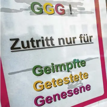  ?? Foto: Peter Kneffel, dpa ?? In Bayern gilt die 3G‰Regelung eigentlich für den Besuch von Restaurant­s, Konzerten, Museen und dergleiche­n. Dass nun auch Arztpraxen davon Gebrauch machen wollen, ist neu.