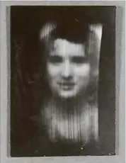 ?? ?? Ein Fernsehbil­d aus den frühen 1930er-Jahren zeigt das Gesicht einer Frau.