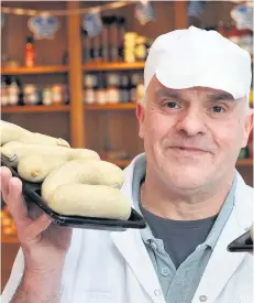  ?? 120117Step­henStewart_02 ?? Award-winning Stephen Stewart, pudding maker at HW Irvine with his white puddings