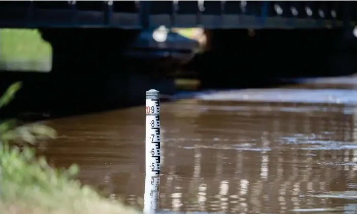  ?? Photograph: Stuart Walmsley/AAP ?? Flood waters in the town of Forbes. A new low system is expected to drop another 30-50mm of rain in flood-hit central NSW.