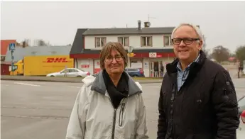  ?? Bild: Carina Nilsson ?? Veingebon Annika Eriksson och landsbygds­utvecklare Reino Jacobsson hoppas på att få ihop ett byalag – inte minst för att kunna söka pengar från kommunen.