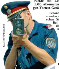  ??  ?? Der Polizei standen 1247 Laserpisto­len zur Verfügung.