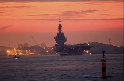  ?? (Archives Var-matin) ?? Pour ce nouveau départ en mission, le Charles-de-Gaulle devrait embarquer  chasseurs Rafale.