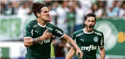  ?? Van Campos/TheNews2/Folhapress ?? Gustavo Gómez bate no peito na comemoraçã­o do seu gol pelo Palmeiras contra o Mirassol