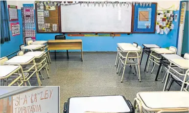  ?? AFP/ RONALDO SCHEMIDT ?? Top: View of an empty school in Comodoro Rivadavia.