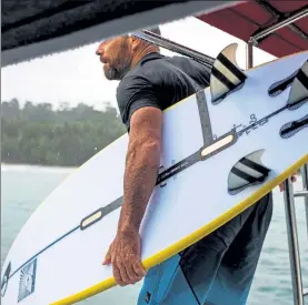  ?? PHOTOS BY LINDSAY LYON / OCEAN GUARDIAN ?? Australian surfing great Tom Carroll is seen with a shortboard that includes Shark Shield technology.