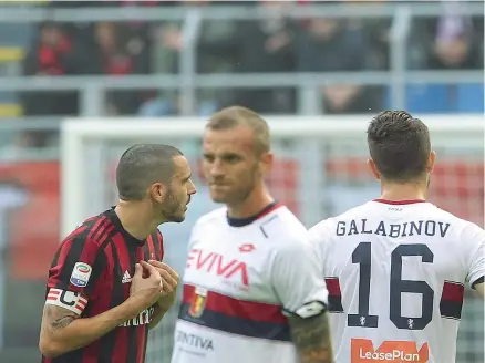  ?? (Getty Images) ?? La scena madre È il 25’ del primo tempo, l’arbitro Giacomelli estrae il cartellino rosso ai danni di Leonardo Bonucci dopo aver consultato la Var: il Milan ha quindi dovuto giocare oltre un’ora in dieci contro undici. Per l’ex juventino è la terza...