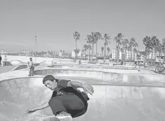  ?? JEFFERSON GRAHAM, USA TODAY ?? To capture action at Venice Beach, Calif., I used burst mode on the Google Pixel, holding my finger down on the shutter.