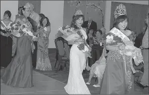  ??  ?? Nenita Morgan of Ola, Miss APA 2017 second runner-up; Mae Mitchell, first runner-up; and title winner Melinda Felicitas do their pageant walk.