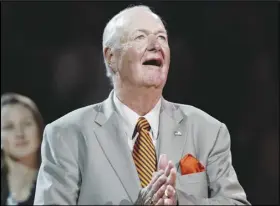  ?? ASSOCIATED PRESS FILES ?? Former Indiana Pacers coach Bobby “Slick” Leonard watches a banner being hung in his honor during a presentati­on at halftime of a 2014 game. Leonard has died at age 88.