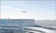  ??  ?? Le programme Printemps-Été 2019 de l’aéroport toulousain joue malicieuse­ment avec son compagnon de vol préféré : le soleil.