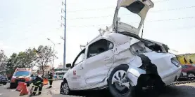  ??  ?? Un lesionado dejó el accidente en la federal a Tlaxcala