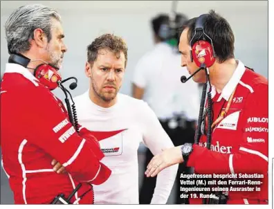  ??  ?? Angefresse­n bespricht Sebastian Vettel (M.) mit den Ferrari-RennIngeni­euren seinen Ausraster in der 19. Runde.