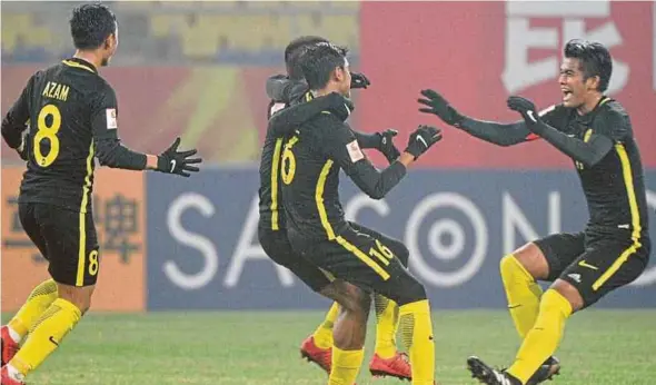  ??  ?? The Malaysian players celebrate Danial Amier Norhisham’s (third from left) goal against Saudi Arabia in their AFC Under-23 Championsh­ip Group C match in Kunshan on Tuesday.