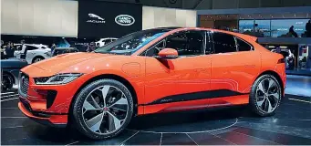  ??  ?? Potente La I-pace è la crossover elettrica di Jaguar: due motori elettrici (uno per asse), e 400 cv di potenza