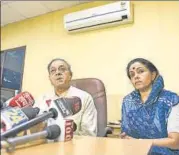  ?? SANCHIT KHANNA/HT PHOTO ?? Sanjay Sinh (left), along with his wife Ameeta Sinh, addresses the media after during a press conference at his residence in New Delhi.