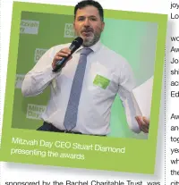  ?? ?? Mitzvah Day
CEO Stuart Diamond presenting the awards