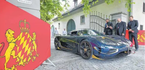  ?? FOTO: THOMAS WARNACK ?? Verziert mit 24 Karat Echtgold ist dieser Koenigsegg Agera rund vier Millionen Euro wert.