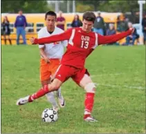  ?? AUSTIN HERTZOG - DIGITAL FIRST MEDIA ?? Owen J. Roberts’ Andrew Siana plays a back pass Wednesday as Perkiomen Valley’s Michael Weir pressures him.