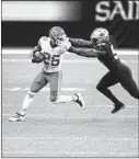  ?? Tyler K aufman A s s o c i a te d P re s s ?? CHIEFS running back Le’Veon Bell (26) is tackled by Demario Davis during Kansas City’s ninth straight win.