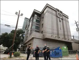 ?? (AP/Houston Chronicle/Godofredo Vasquez) ?? Police officers install barricades Friday outside the Consulate General of China in Houston.