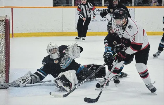  ?? DAN MCNEE METROLAND FILE PHOTO ?? Guelph netminder Jet Greaves outwaits Listowel winger Mitch Deelstra in GOJHL action this past season. Greaves has signed a deal with the Ontario Hockey League’s Barrie Colts.
