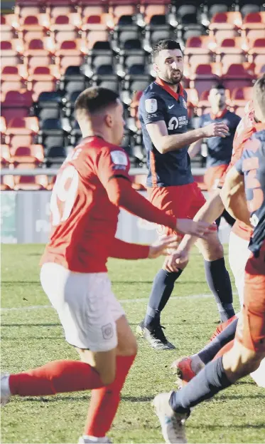  ??  ?? Sunderland go on the attack late on against Crewe looking for a winner.