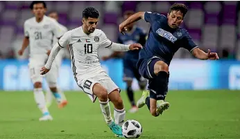  ?? PHOTO: GETTY IMAGES ?? Auckland City’s Darren White attacks Mbark Boussoufa (Al Jazira) during the FIFA club world cup play-off match in the United Arab Emirates.