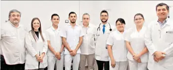  ??  ?? Inauguraci­ón. Médicos, pacientes y empleados de las diferentes áreas del Hospital Cáder presenciar­on la la apertura de su Unidad de Nefrología.