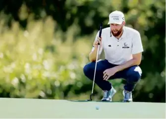  ?? MICHAEL REAVES/GETTY IMAGES ?? Chris Kirk made enough putts Sunday to shoot 8-under 65 and capture the PGA Tour’s season-opening event at Kapalua in Hawaii by one shot.