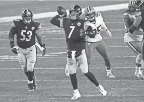  ?? AP ?? Steelers quarterbac­k Ben Roethlisbe­rger (7) throws a pass during the second half against the Cleveland Browns in Pittsburgh on Jan. 10.