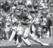 ?? Special to the NWA Democrat-Gazette/DAVID BEACH ?? Arkansas quarterbac­k Ben Hicks is practicing this week with a sore left shoulder he suffered in the Auburn game.